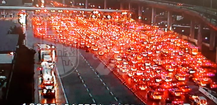Semáforo naranja se tiñe de rojo en la México- Cuernavaca Semáforo naranja se tiñe de rojo en la México- Cuernavaca