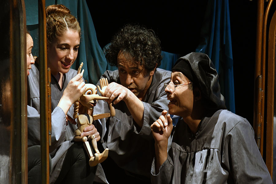 MUF. Teatro de Títeres develó placa por 30 años de trayectoria