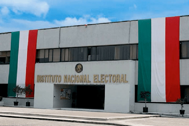 Integrante de la Asociación de Ciegos y Débiles Visuales rinde protesta como consejero electoral distrital del INE en Colima