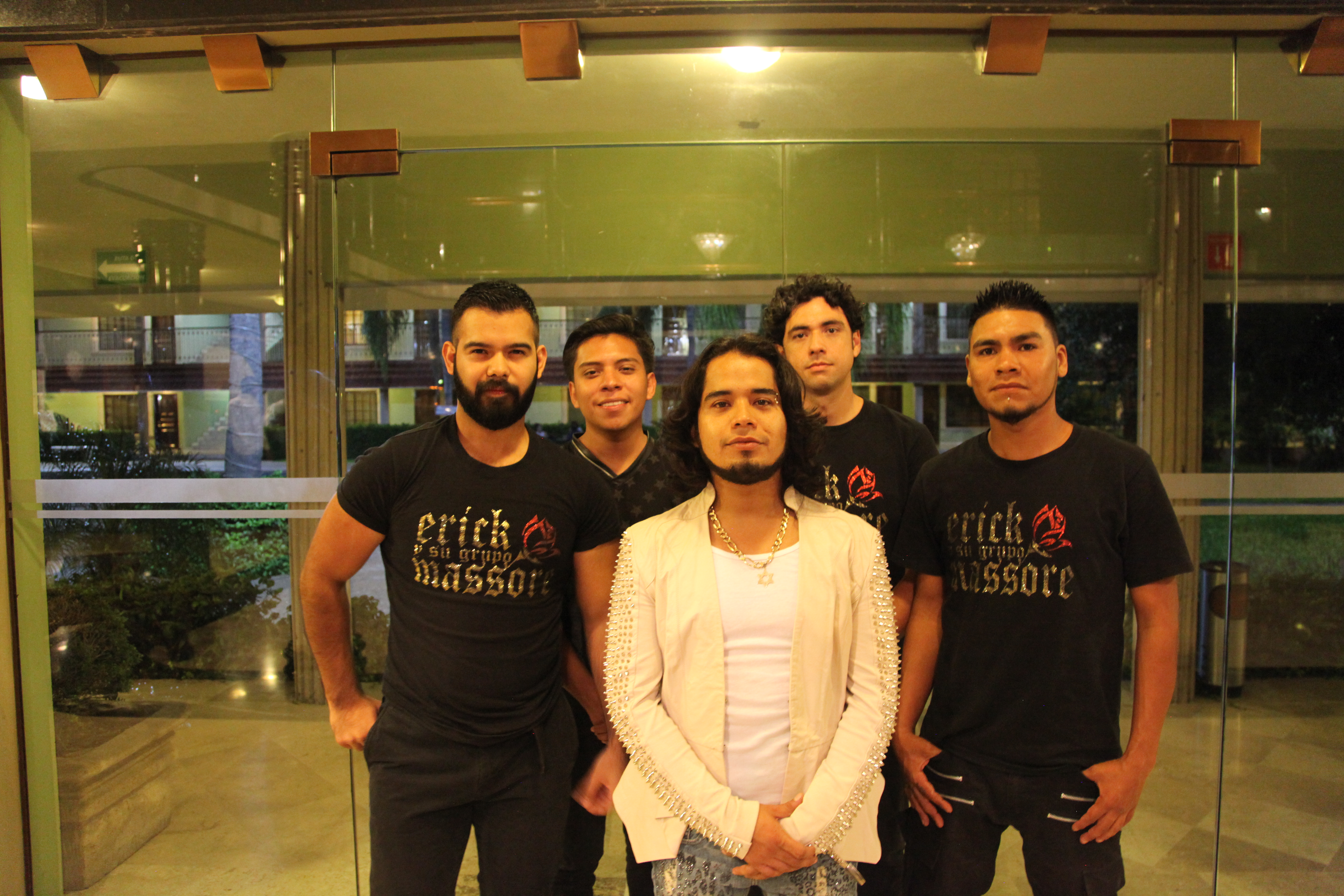 Érick y Grupo Massore suenan con “La Gozadera”