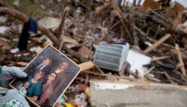 Tornado deja 23 muertos en Alabama; temen que la cifra aumente