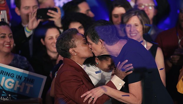 Celebra primera alcaldesa afroamericana gay de Chicago