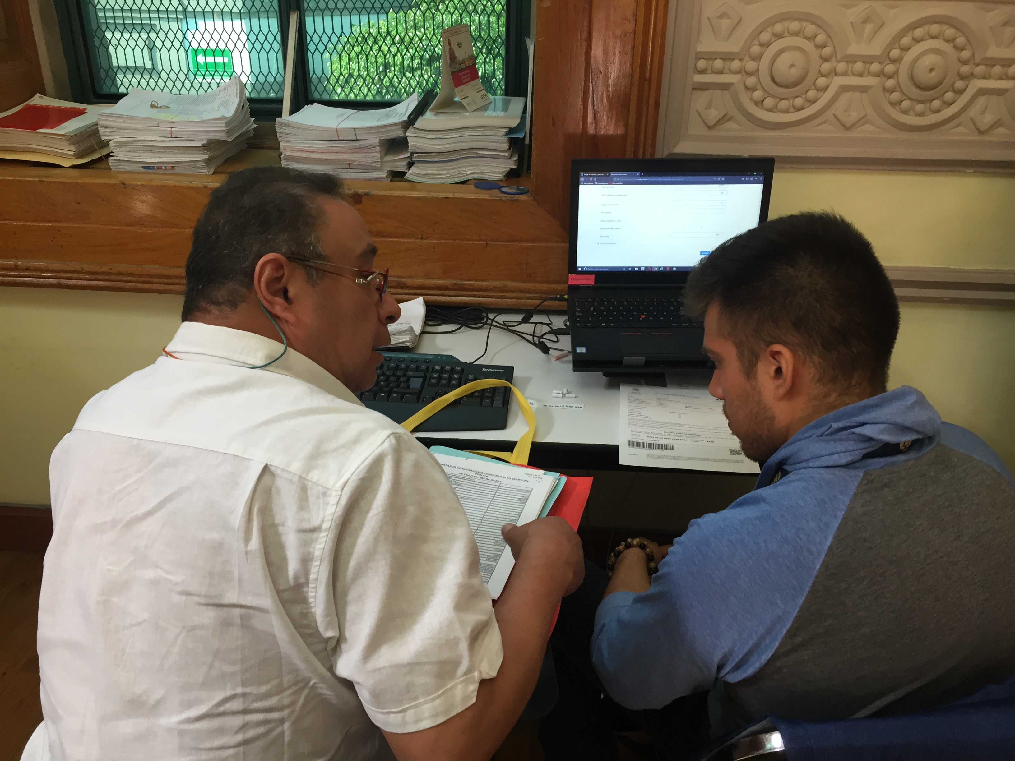 Orientan estudiantes de UVM a contribuyentes a realizar declaración del SAT