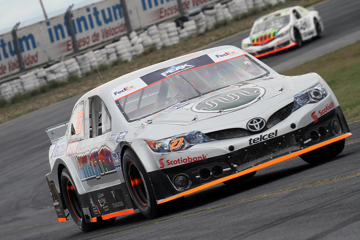 Frustra contacto en su auto fin de semana de Max González en Monterrey