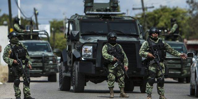 Blindan con 400 policías cuatro municipios en Michoacán