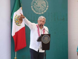 AMLO exhibirá en placas a cárteles y “políticos corruptos”