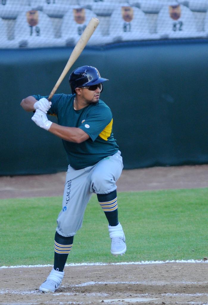 Explotó ofensiva emplumada y emparejó serie ante Saraperos