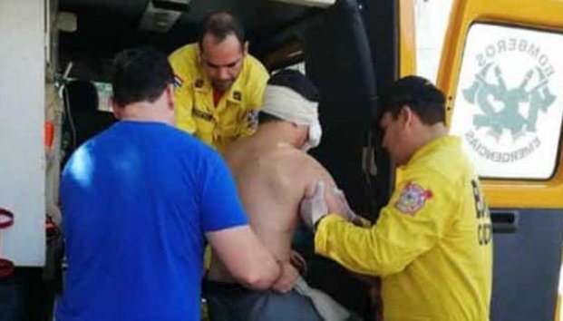 Se arranca los ojos para dejar de ver fantasmas