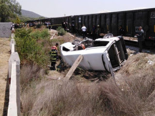 Chocan contra tren en Huehuetoca, hay varios lesionados