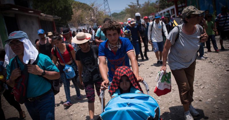 Caravana migrante es atendida en Chiapas por el gobierno
