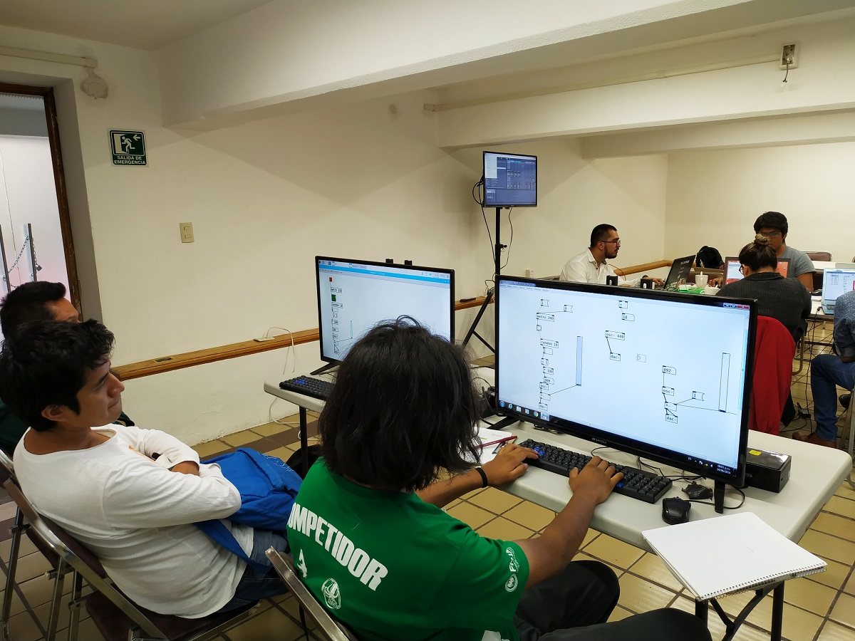 Polinizando el conocimiento en La Colmena; concluye taller de introducción al Pure Data