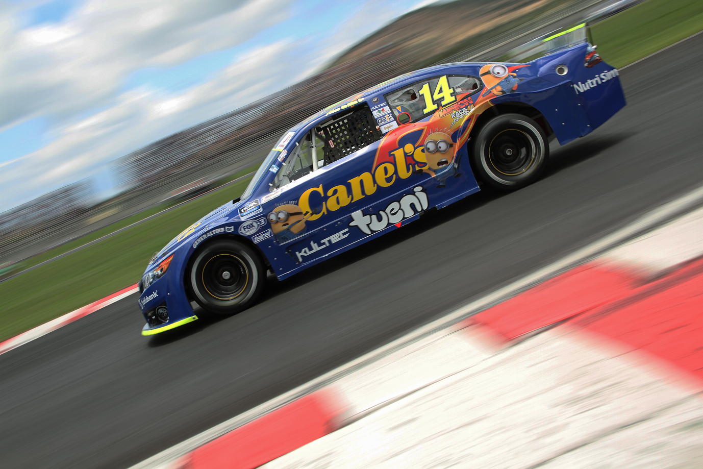 Alex de Alba Jr. a un paso del liderato NASCAR Challenge