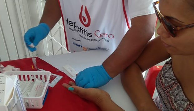 Rotarios realizan pruebas de hepatitis