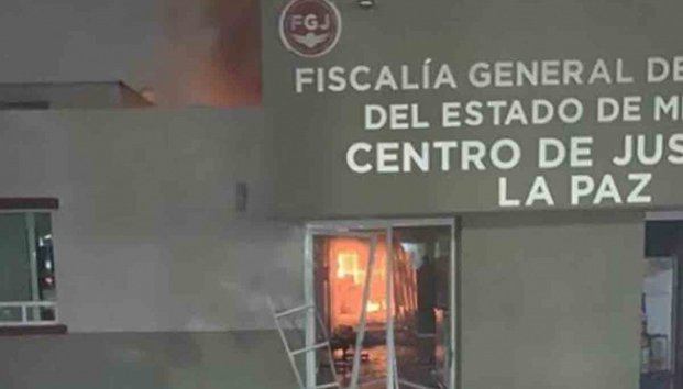Se incendia Ministerio Público en Los Reyes La Paz
