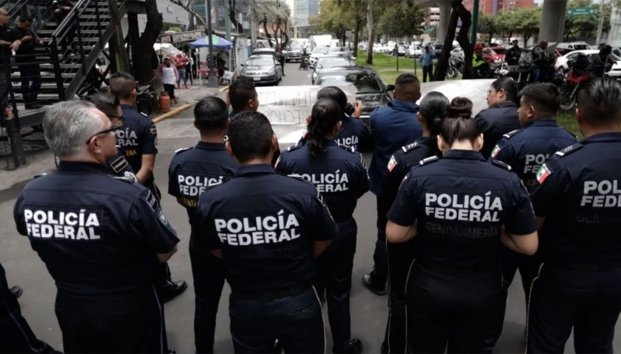 Trabajo o despido digno, piden policías federales