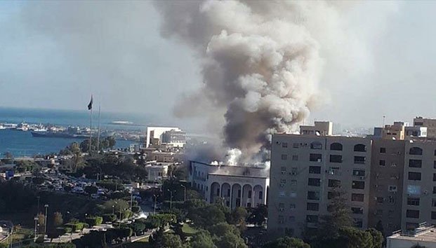 Ataque aéreo deja 42 muertos en Libia