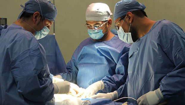 Aumentan muertes por cirugías de aumentos de glúteos