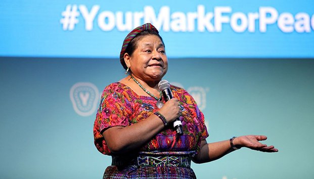 Rigoberta Menchú pide perdón a la Madre Tierra en protestas por cambio climático