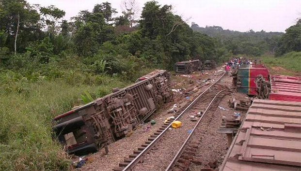 Mueren 50 personas al descarrilar tren en el Congo