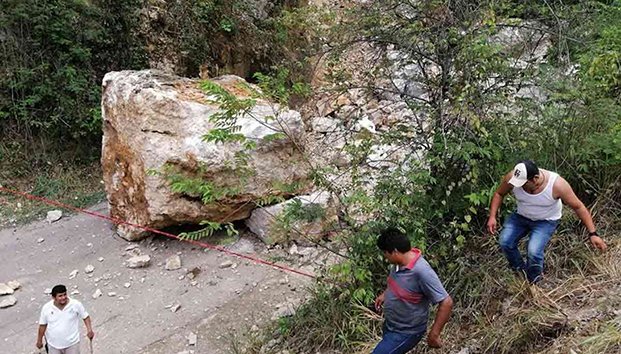 Derrumbe deja incomunicado a municipio de Chiapas