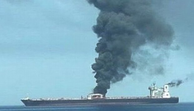 Reportan explosión en un petrolero iraní en el mar Rojo