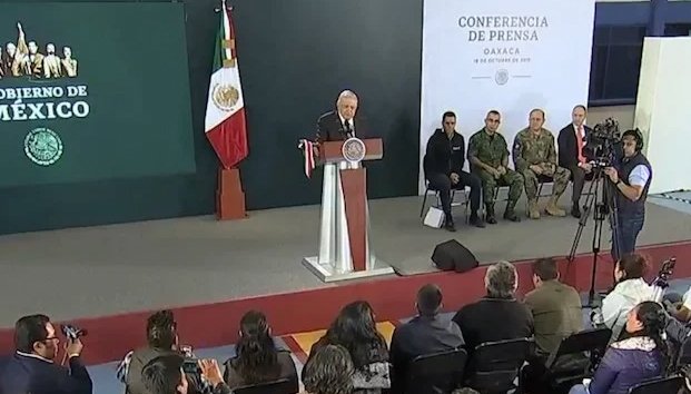 AMLO se comunica con Gabinete de Seguridad con su ‘Iphone 21’