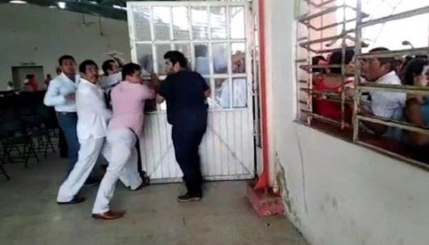 Suspenden asambleas de Morena por violencia y riñas