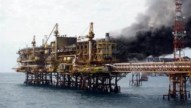 Pemex reporta incendio en plataforma en Campeche; hay tres lesionados