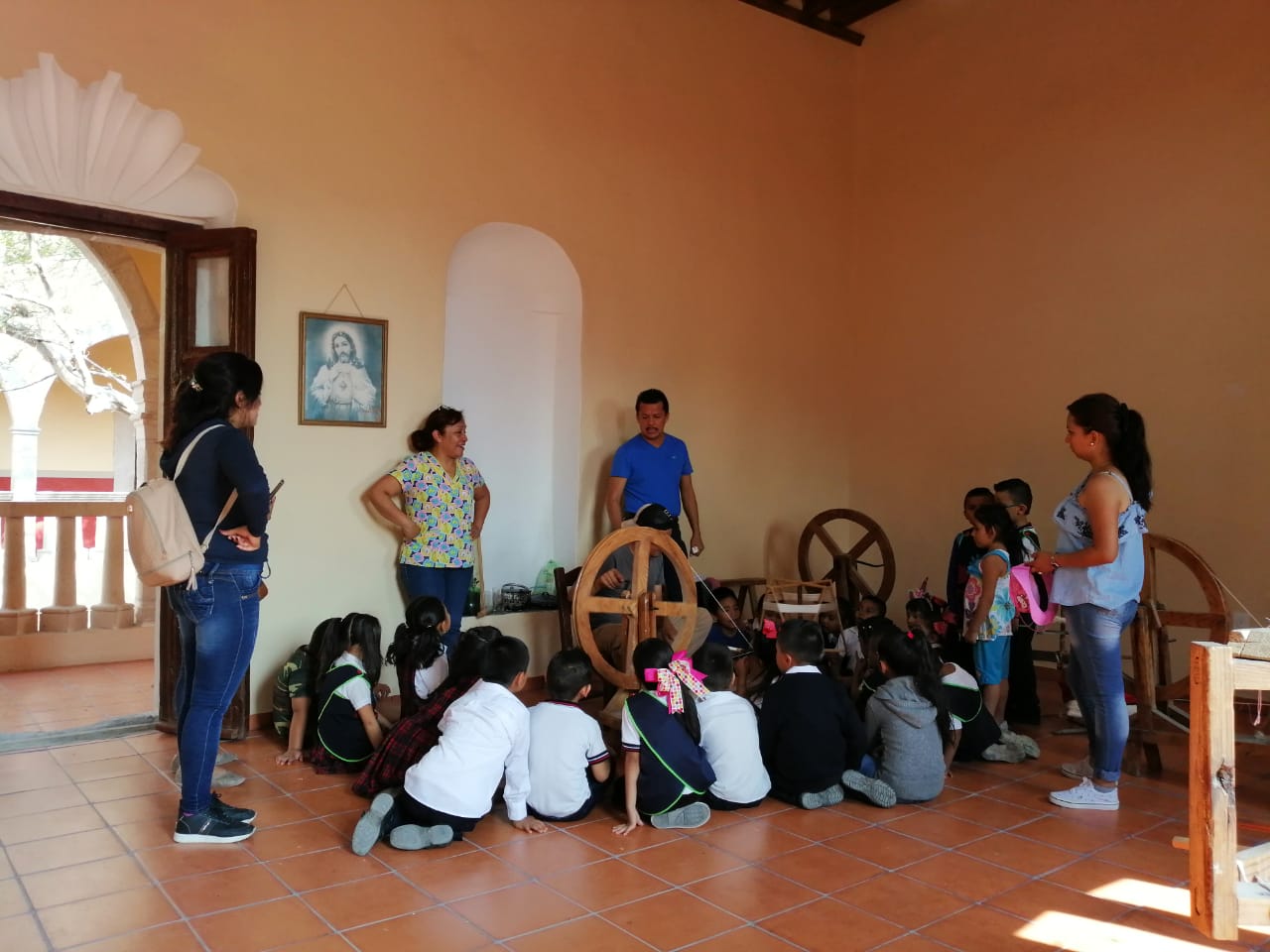 Artesanos preservan la tradición rebocera de Santa María del Río en San Luis Potosí