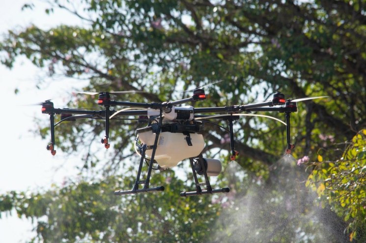 Utilizan drones en Yucatán para informar y desinfectar
