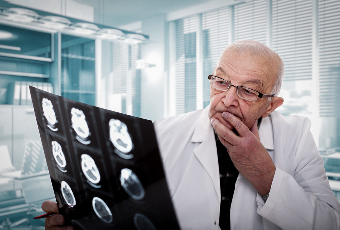 Gobierno de México lanza convocatoria para personal médico de más de 60 años