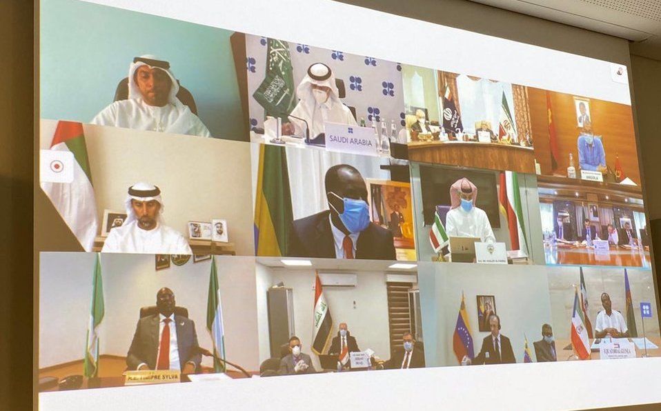 OPEP+ extiende hasta julio recorte a producción