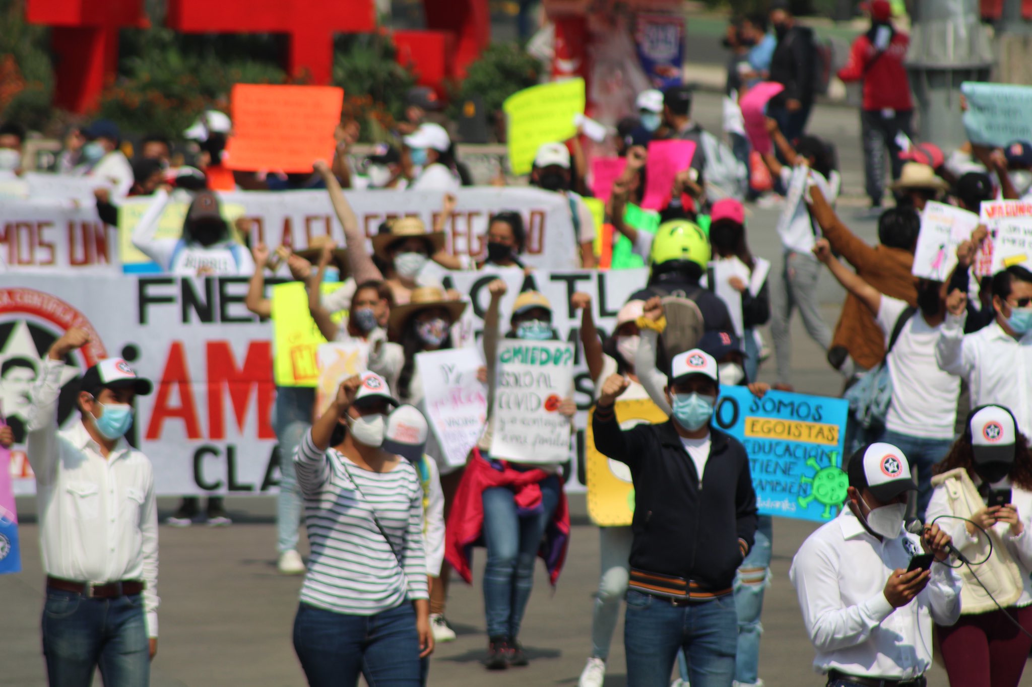 Por segunda ocasión, estudiantes marchan para exigir agilidad en vacunación para regreso a clases seguro