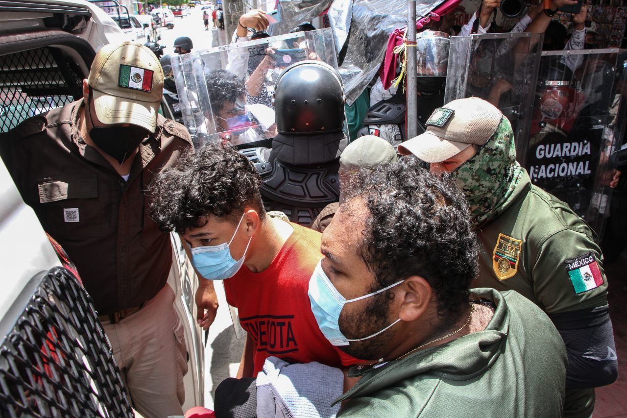 INM y Guardia Nacional dispersan una tercera caravana de migrantes