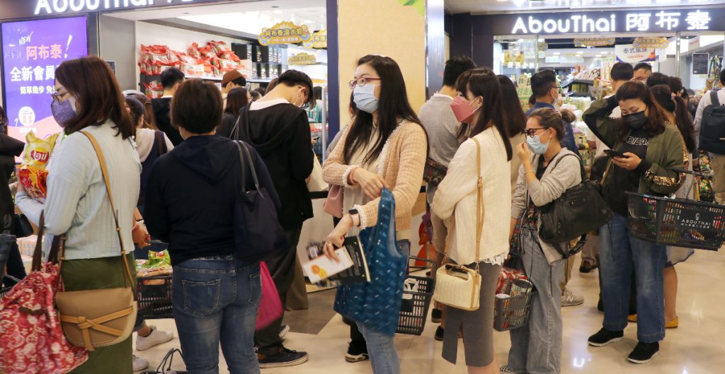 China confina una tercera ciudad por brote de Covid-19