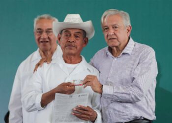 AMLO pide a campesinos mayor producción ante inflación, pero llevan 3 años sin apoyos