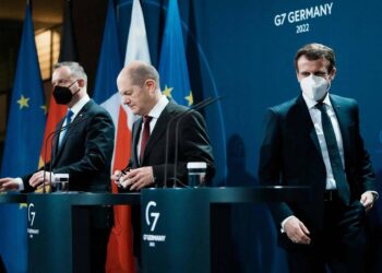 Francia y Alemania expulsan a decenas de diplomáticos rusos; Moscú advierte de respuesta “simétrica”