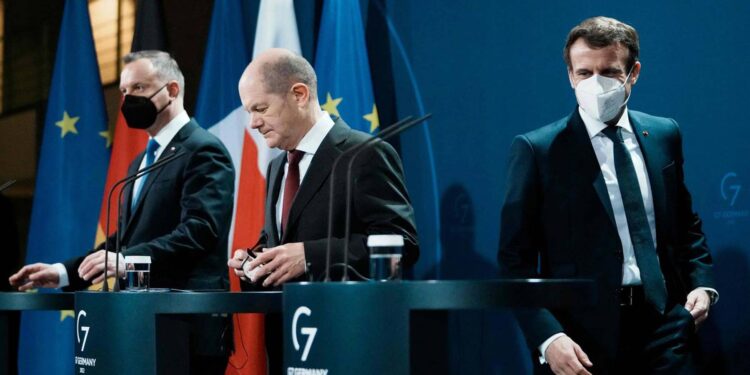 Francia y Alemania expulsan a decenas de diplomáticos rusos; Moscú advierte de respuesta “simétrica”