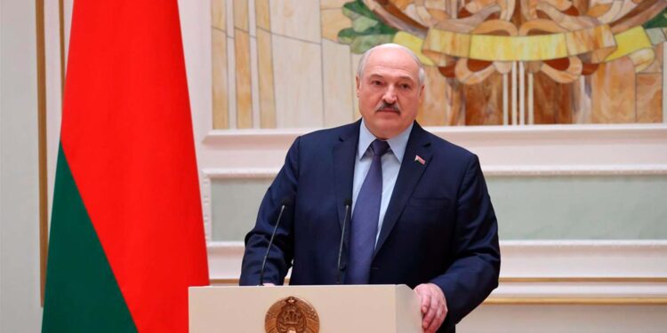 Lukashenko afirma que Occidente “apretará” a Rusia hasta que “la ponga de rodillas”