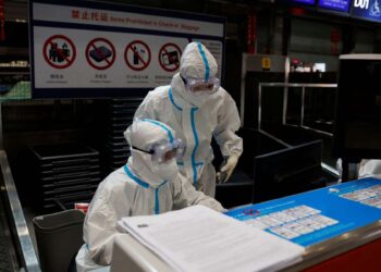 China envía militares y médicos a Shanghái para hacer pruebas de Covid-19 a sus 26 millones de habitantes