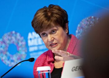 Conflicto en Ucrania e inflación frenarán el crecimiento economico mundial en 2022 y 2023, alerta el FMI