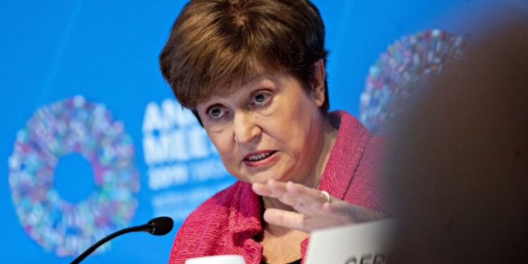 Conflicto en Ucrania e inflación frenarán el crecimiento economico mundial en 2022 y 2023, alerta el FMI