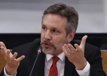 John Ackerman culpa a Mario Delgado por derrota de Morena en San Lázaro