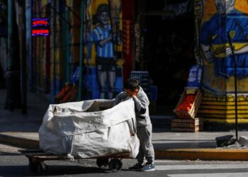 Más de 860 millones de personas vivirán este año en pobreza extrema, alerta la Oxfam