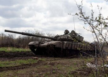 Polonia entrega más de 200 tanques de fabricación soviética a Ucrania
