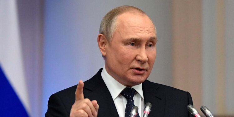 Putin: Rusia no puede permitir que la cerquen con territorios ‘hostiles’