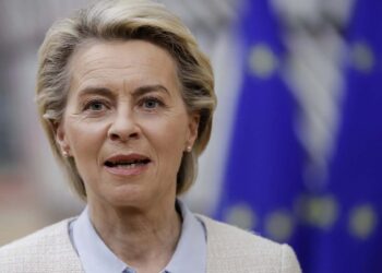 UE aprueba más sanciones contra Rusia con el embargo de carbón y prohibición para exportar armas
