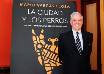 Mario Vargas Llosa es ingresado en un hospital de Madrid por Covid