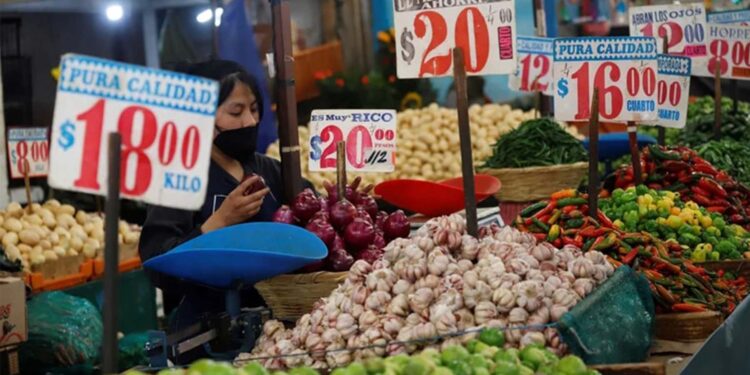 El incremento de precios en México continuará durante los próximos meses: Banxico