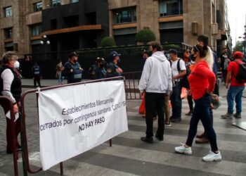 CDMX elimina tapetes y toma de temperatura para ingresar a establecimientos